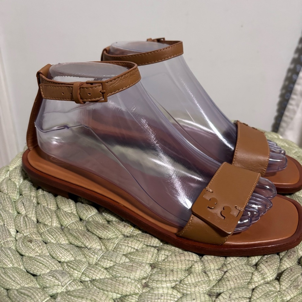 NEW Tory Burch Gabrielle Brown Leather Ankle Strap Flat Sandals Size 8 - Picture 4 of 11